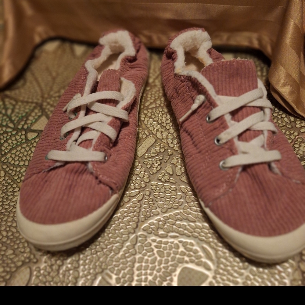Time and Tru Mauve Pink Faux Fur Lined Slipper